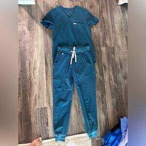 XS Caribbean blue figs scrubs